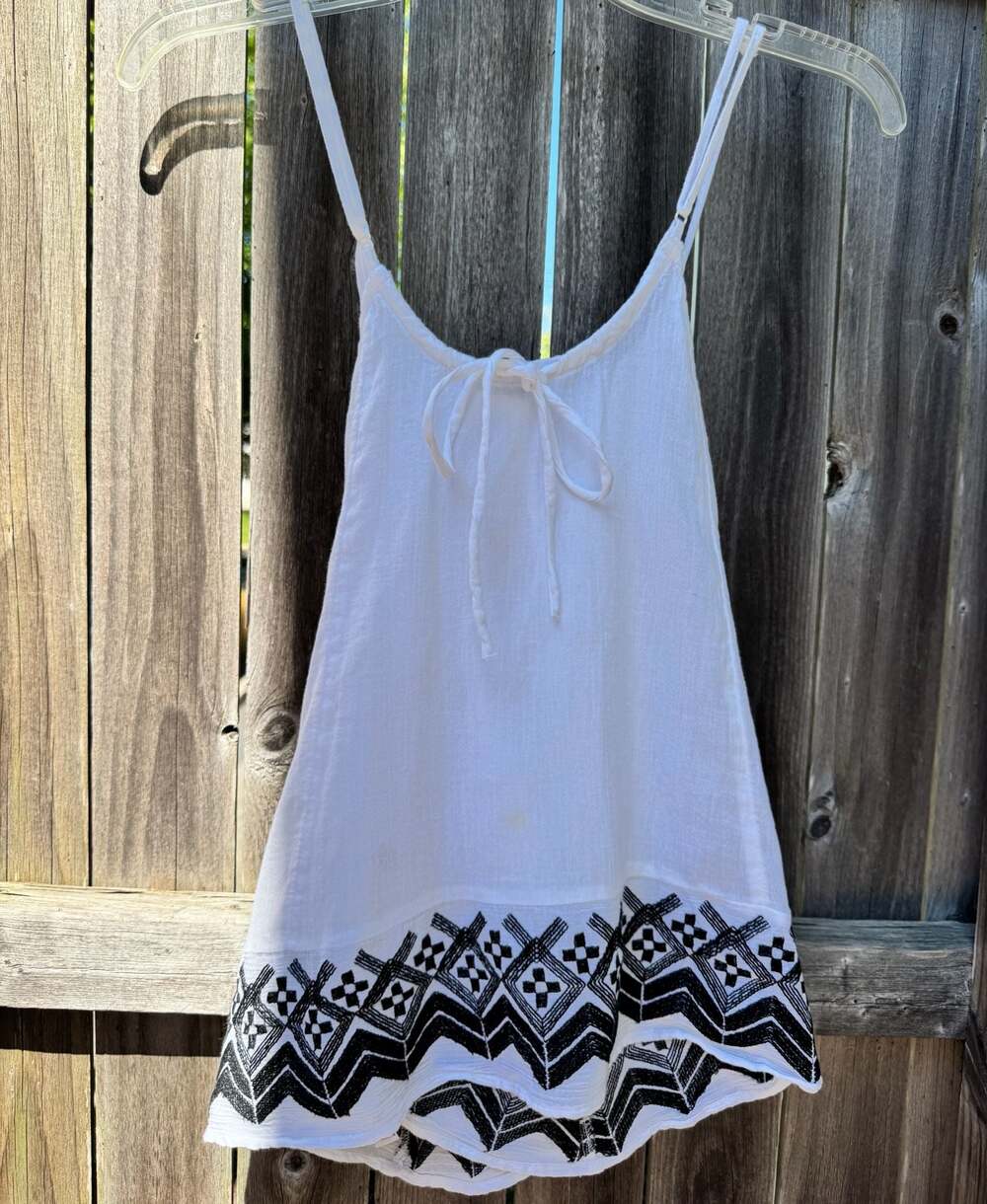 Old Navy White Embroidered Tie-Neck Tank Top Size M